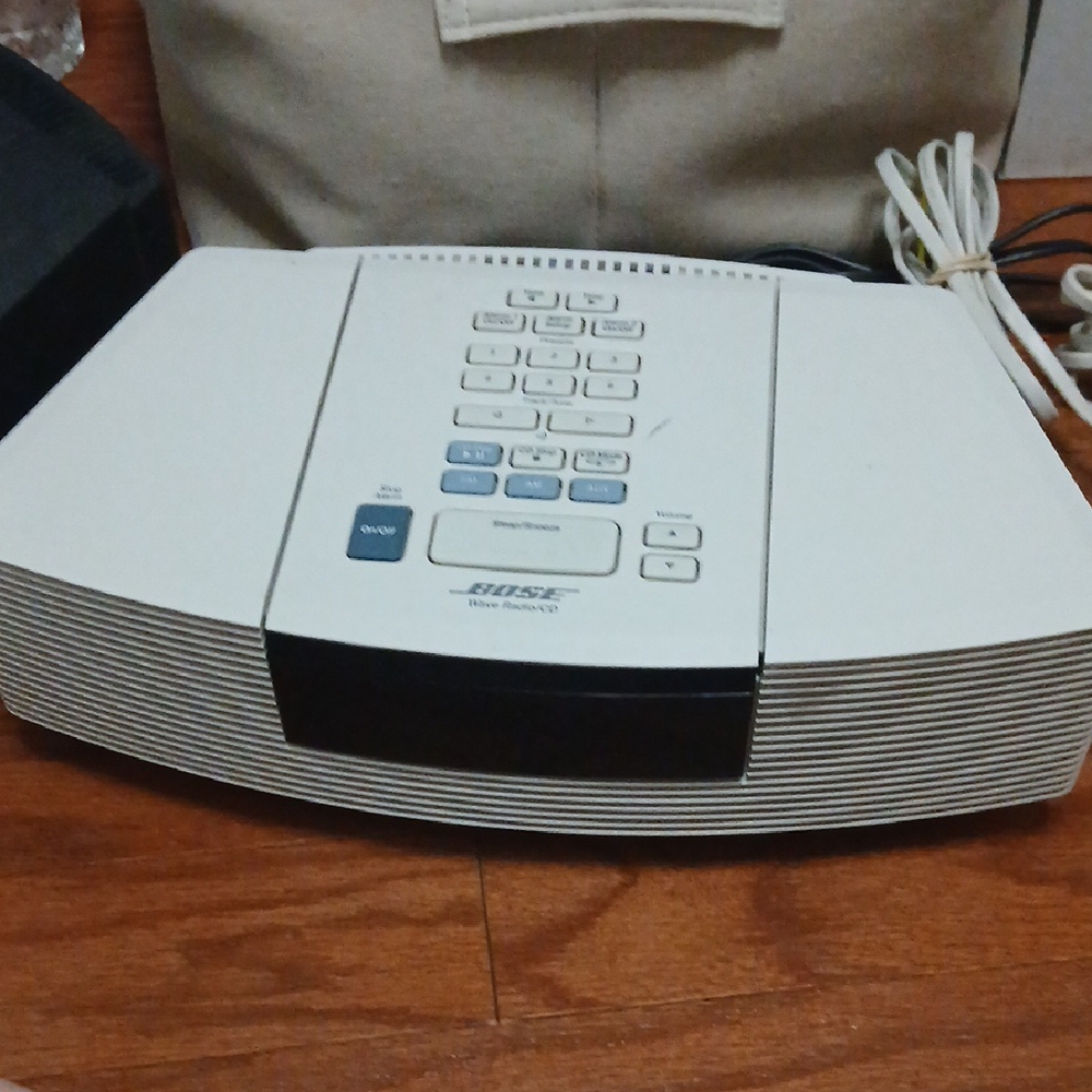 Bose Wave Radio CD Player in White